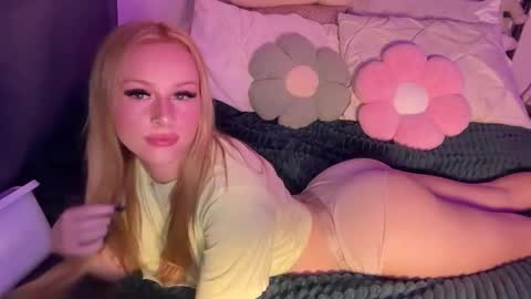 Snapshot of miaharperxox chatting on 10/29/25, 08:21 Mia Harper online show from 10/29/25, 08:21