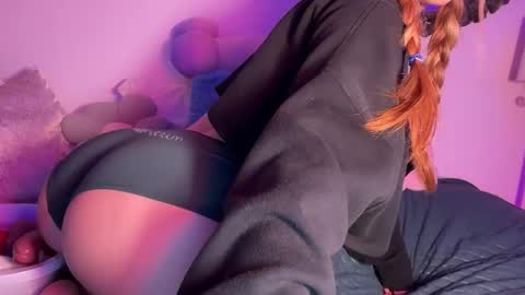 Snapshot of miaharperxox chatting on 11/12/25, 08:30 Mia Harper online show from 11/12/25, 08:30