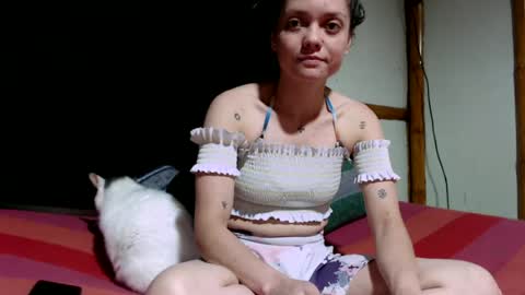 Snapshot of miahells chatting on 05/04/26, 10:39 Mia Sam online show from 05/04/26, 10:39