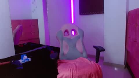 MIA VELEZ online show from 01/18/25, 09:56