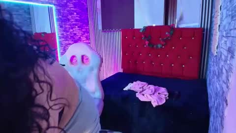 MIA VELEZ online show from 11/26/25, 03:07