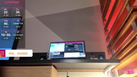 Mia online show from 01/24/25, 06:03