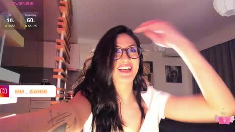 Mia online show from 02/17/25, 07:42