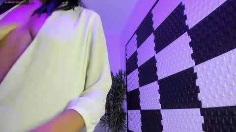 Snapshot of miakarsson chatting on 04/23/26, 11:53 Mia online show from 04/23/26, 11:53