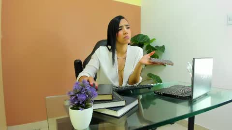 Snapshot of miakarsson chatting on 07/31/26, 08:41 Mia online show from 07/31/26, 08:41
