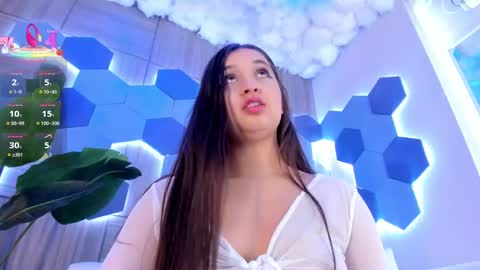 Mia  online show from 09/25/25, 03:54