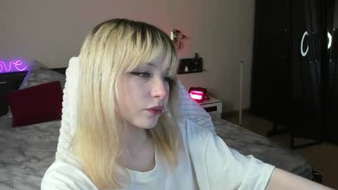 miakimiko online show from 05/09/26, 01:55