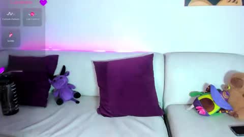 Snapshot of miakush_ chatting on 02/12/25, 12:05 Mia online show from 02/12/25, 12:05