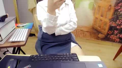 Mia online show from 10/17/25, 03:25