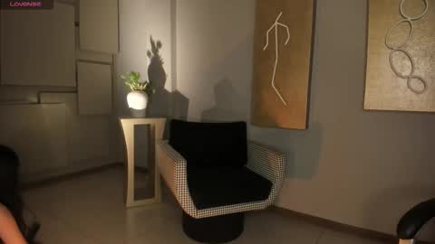 Call me Mia  online show from 12/17/25, 07:09