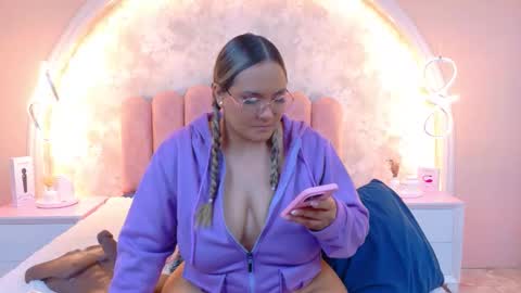 Mia online show from 01/14/26, 05:02