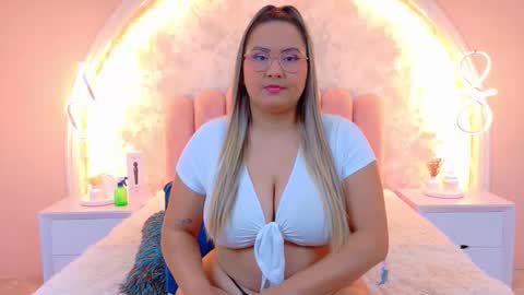 Snapshot of mialaurents chatting on 02/25/26, 04:44 Mia online show from 02/25/26, 04:44