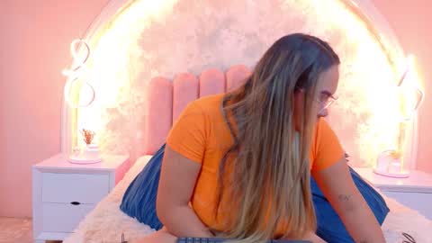 Snapshot of mialaurents chatting on 03/26/26, 03:23 Mia online show from 03/26/26, 03:23