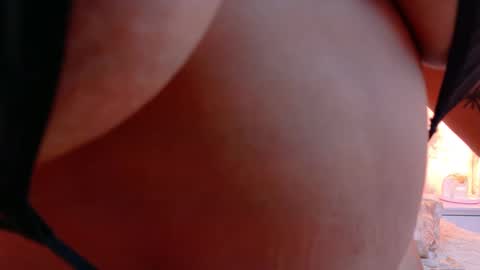 Snapshot of mialaurents chatting on 04/12/26, 05:01 Mia online show from 04/12/26, 05:01