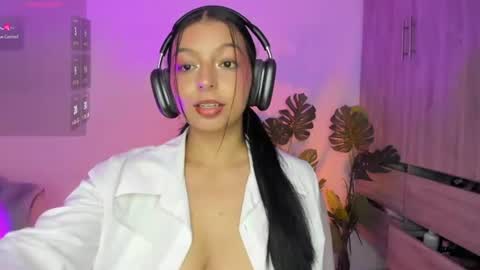 Snapshot of mialove_sweet chatting on 07/30/26, 12:53 Mia Fernandez online show from 07/30/26, 12:53