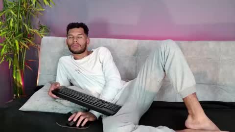 Mia online show from 11/23/25, 07:13