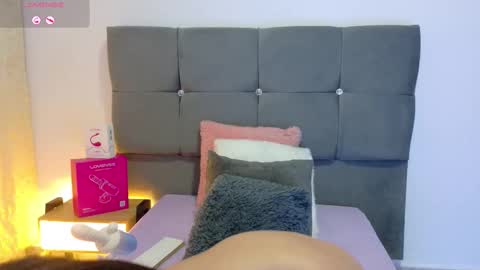 Snapshot of miamackleyn_ chatting on 12/16/25, 03:50 MIA online show from 12/16/25, 03:50