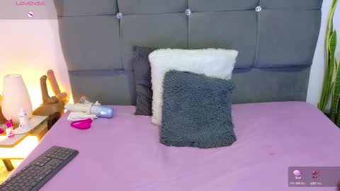 Snapshot of miamackleyn_ chatting on 03/11/26, 02:12 MIA online show from 03/11/26, 02:12