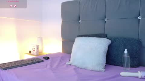 Snapshot of miamackleyn_ chatting on 04/30/26, 03:40 MIA online show from 04/30/26, 03:40