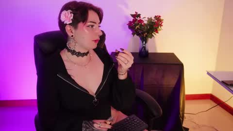 Snapshot of miami_18_ chatting on 06/20/26, 01:52 Lili online show from 06/20/26, 01:52
