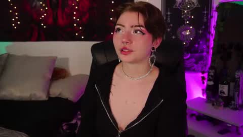 Snapshot of miami_18_ chatting on 07/10/26, 02:38 Lili online show from 07/10/26, 02:38