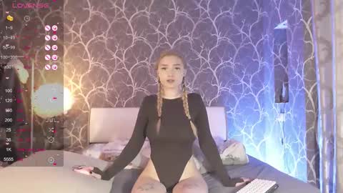 Snapshot of miamiameow chatting on 11/14/25, 09:19 Mia online show from 11/14/25, 09:19