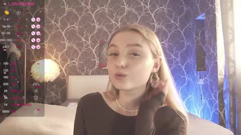 Mia online show from 03/31/26, 01:00