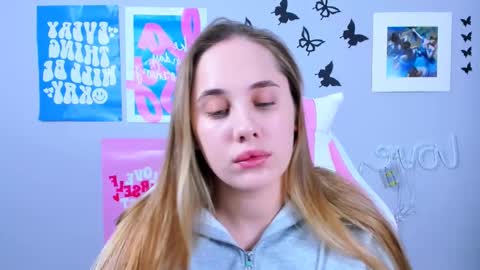 Snapshot of miamilas chatting on 12/25/24, 04:33 miamilas online show from 12/25/24, 04:33