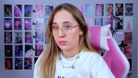 Snapshot of miamilas chatting on 02/06/25, 01:10 miamilas online show from 02/06/25, 01:10