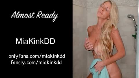 Mia online show from 10/22/25, 12:27