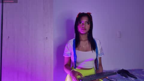 Mia Miller online show from 11/08/25, 12:00