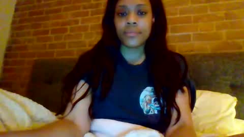 MiaMuffn online show from 10/20/25, 11:54