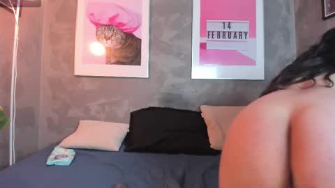 Snapshot of mianyxara_ chatting on 11/24/25, 08:52 Mia online show from 11/24/25, 08:52