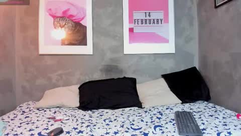 Snapshot of mianyxara_ chatting on 11/27/25, 08:33 Mia online show from 11/27/25, 08:33