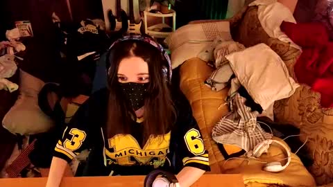 Kristien online show from 02/16/25, 05:37