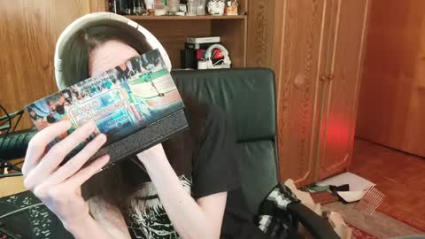 Snapshot of miaowhowl chatting on 03/28/26, 08:19 Kristien online show from 03/28/26, 08:19