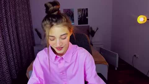 Snapshot of miapaw chatting on 12/01/24, 05:13 Mia online show from 12/01/24, 05:13