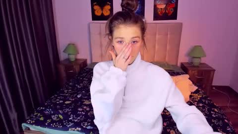 Snapshot of miapaw chatting on 12/08/24, 12:51 Mia online show from 12/08/24, 12:51