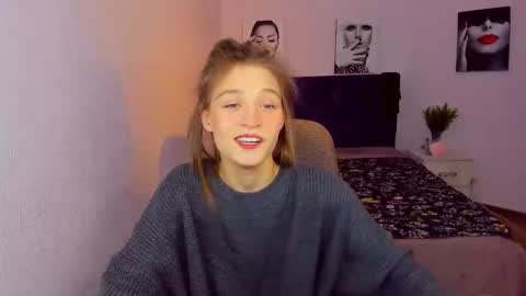 Snapshot of miapaw chatting on 12/15/24, 06:26 Mia online show from 12/15/24, 06:26