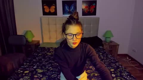 Snapshot of miapaw chatting on 01/04/25, 05:37 Mia online show from 01/04/25, 05:37