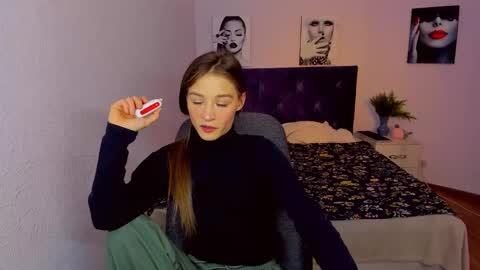 Snapshot of miapaw chatting on 01/14/25, 05:01 Mia online show from 01/14/25, 05:01