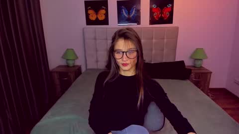 Snapshot of miapaw chatting on 01/17/25, 06:12 Mia online show from 01/17/25, 06:12