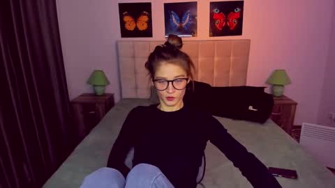 Snapshot of miapaw chatting on 01/17/25, 09:17 Mia online show from 01/17/25, 09:17