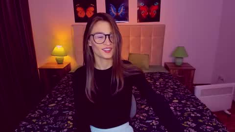 Snapshot of miapaw chatting on 01/26/25, 06:37 Mia online show from 01/26/25, 06:37