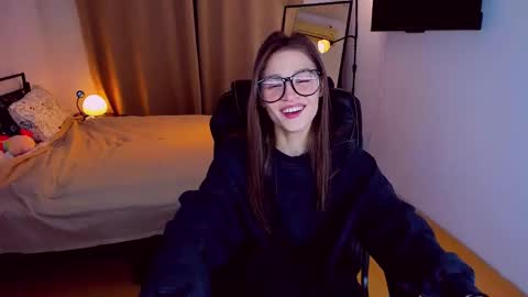 Snapshot of miapaw chatting on 02/14/25, 06:19 Mia online show from 02/14/25, 06:19