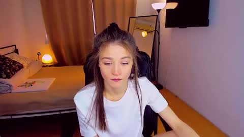 Snapshot of miapaw chatting on 02/16/25, 01:49 Mia online show from 02/16/25, 01:49