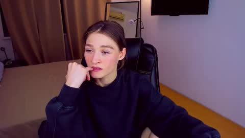 Snapshot of miapaw chatting on 03/05/25, 05:39 Mia online show from 03/05/25, 05:39