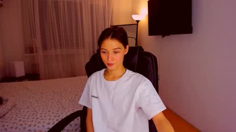 Snapshot of miapaw chatting on 10/12/25, 09:03 Mia online show from 10/12/25, 09:03