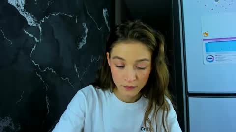 Snapshot of miapaw chatting on 10/21/25, 08:20 Mia online show from 10/21/25, 08:20