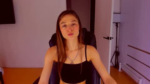 Snapshot of miapaw chatting on 10/26/25, 07:20 Mia online show from 10/26/25, 07:20